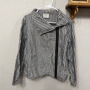 Elegant Black and White Houndstooth Blazer